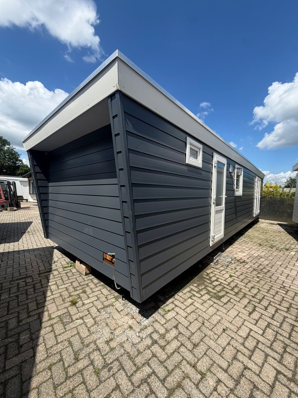 Kunststof chalet 10,50 x 3,70 m incl. transport — thumbnail 3